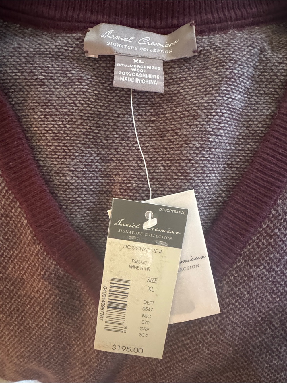 NWT luxurious Daniel Cremieux Men's V-Neck Sweater in Burgundy Wine‎